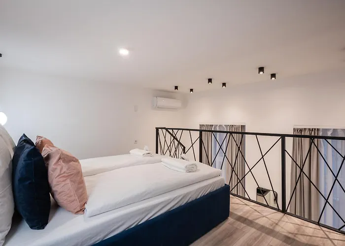 E44 - Erzsebet Boulevard - Location By Bqa Apartament *