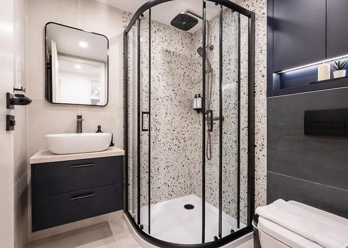 E44 - Erzsebet Boulevard - Location By Bqa Apartament