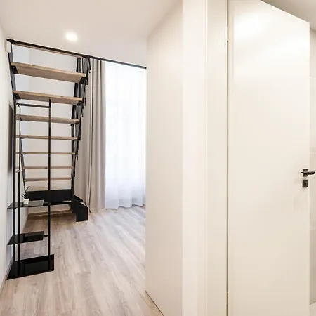 E44 - Erzsebet Boulevard - Location By Bqa Daire