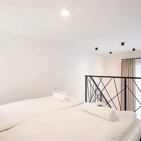 E44 - Erzsebet Boulevard - Location By Bqa