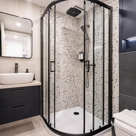 E44 - Erzsebet Boulevard - Location By Bqa Daire