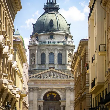 E44 - Erzsebet Boulevard - Location By Bqa Daire