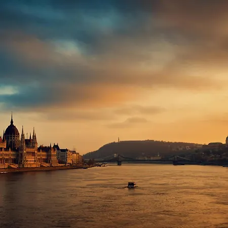 E44 - Erzsebet Boulevard - Location By Bqa Budapeşte