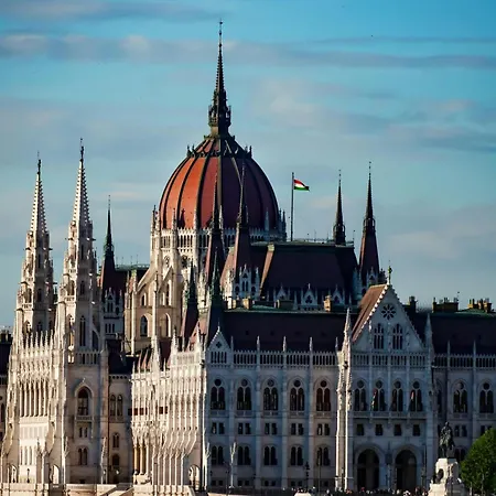 E44 - Erzsebet Boulevard - Location By Bqa Daire *