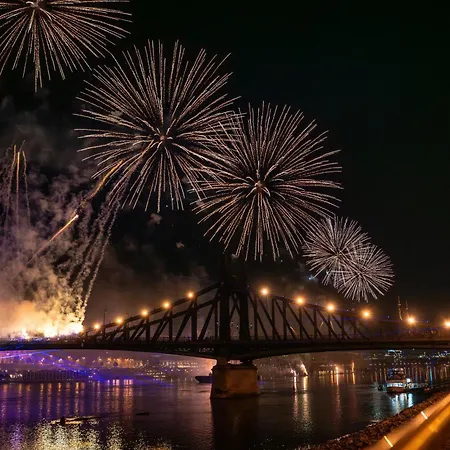 E44 - Erzsebet Boulevard - Location By Bqa Daire *