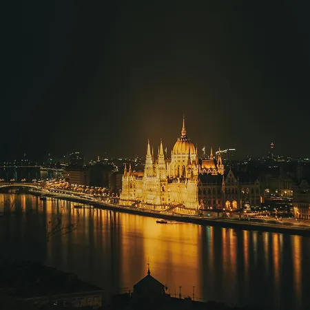 E44 - Erzsebet Boulevard - Location By Bqa Daire