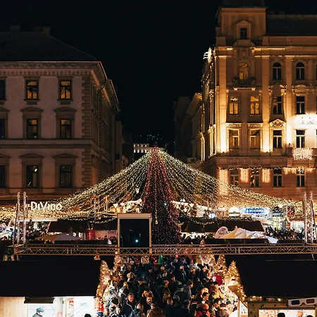 E44 - Erzsebet Boulevard - Location By Bqa Daire *