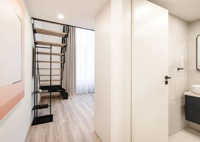 E44 - Erzsebet Boulevard - Location By Bqa Apartament