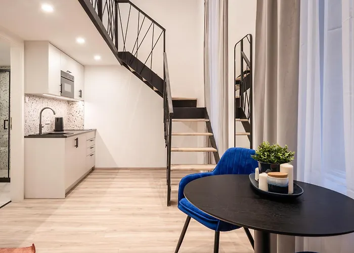 E44 - Erzsebet Boulevard - Location By Bqa Apartament *
