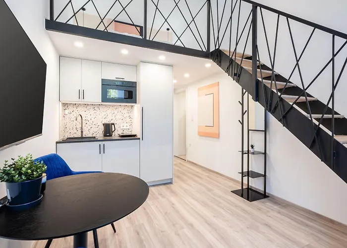 E44 - Erzsebet Boulevard - Location By Bqa Apartament